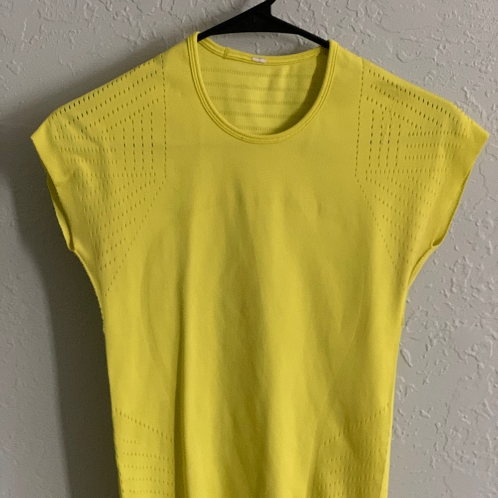 Lululemon short-sleeved top